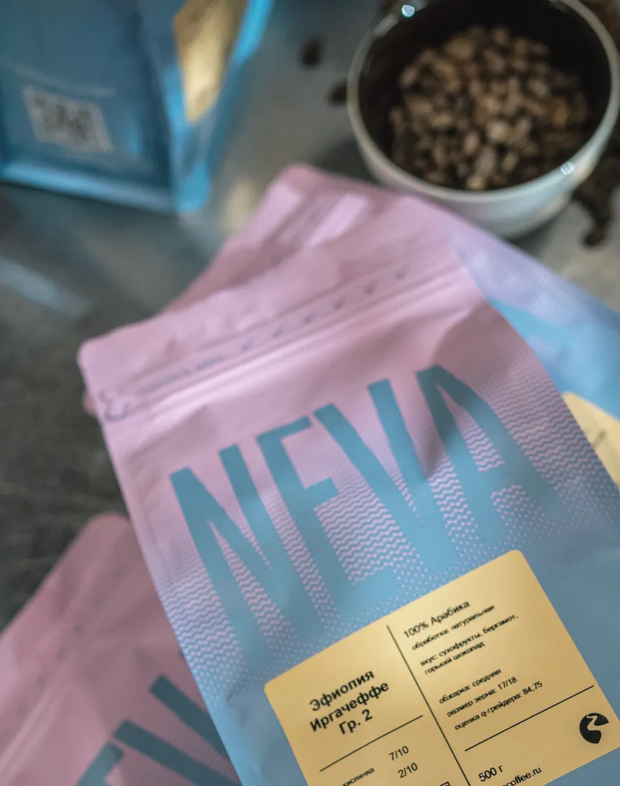Кофе NEVA Coffee в фирменной упаковке